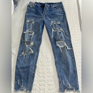 These are mom jeans pants. Good condition.
